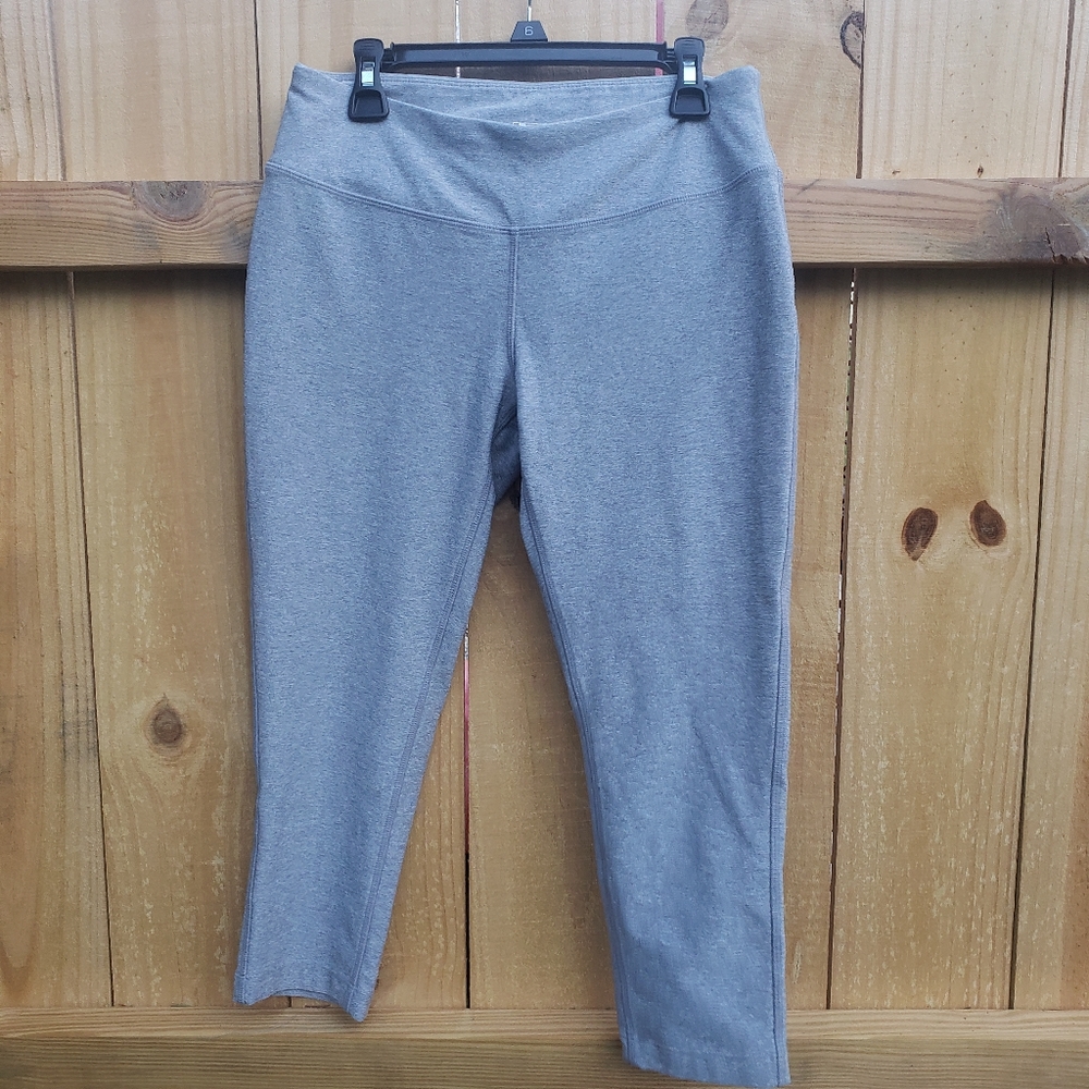 Grey crop leggings